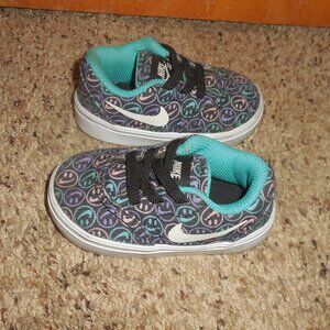 Nike Baby Shoes Smiley Face Teal Black Pink 4C
